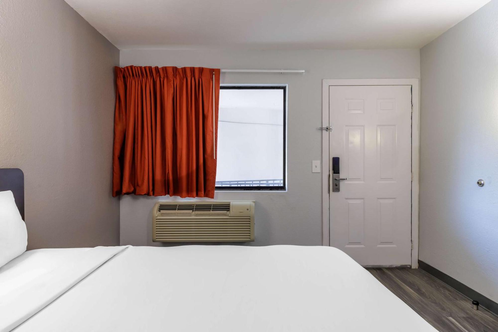 6 Hotel Elizabethtown
