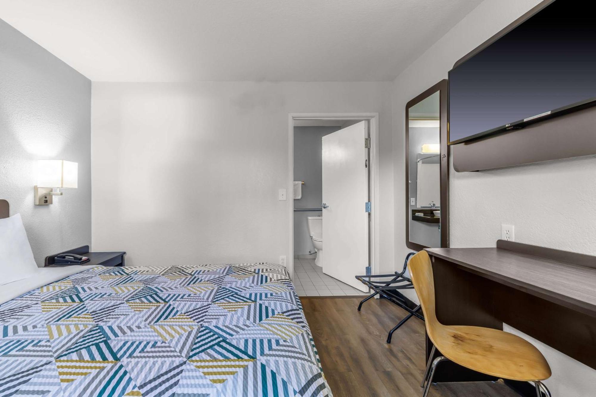 6 Hotel Elizabethtown