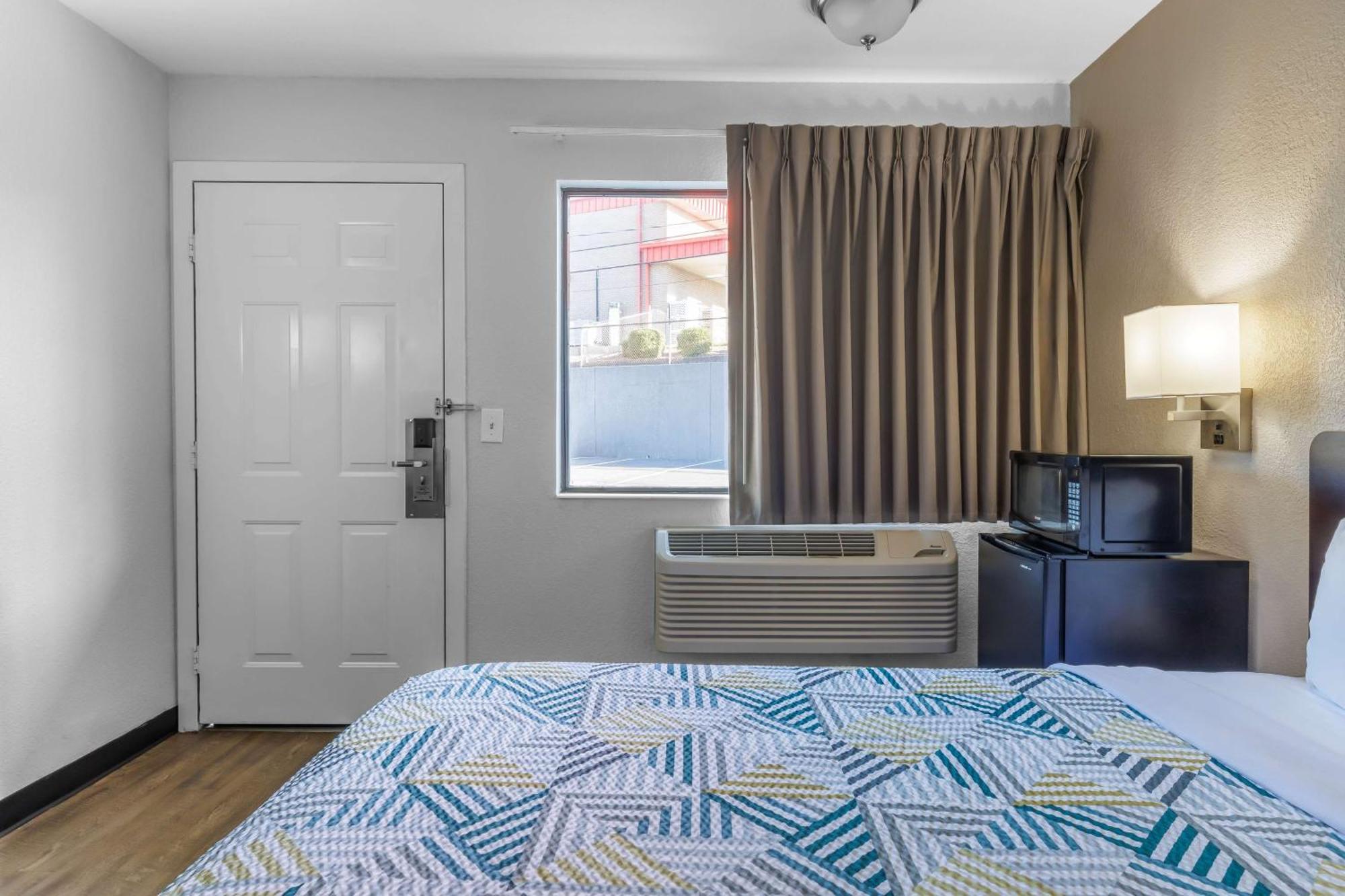 Hotel 6