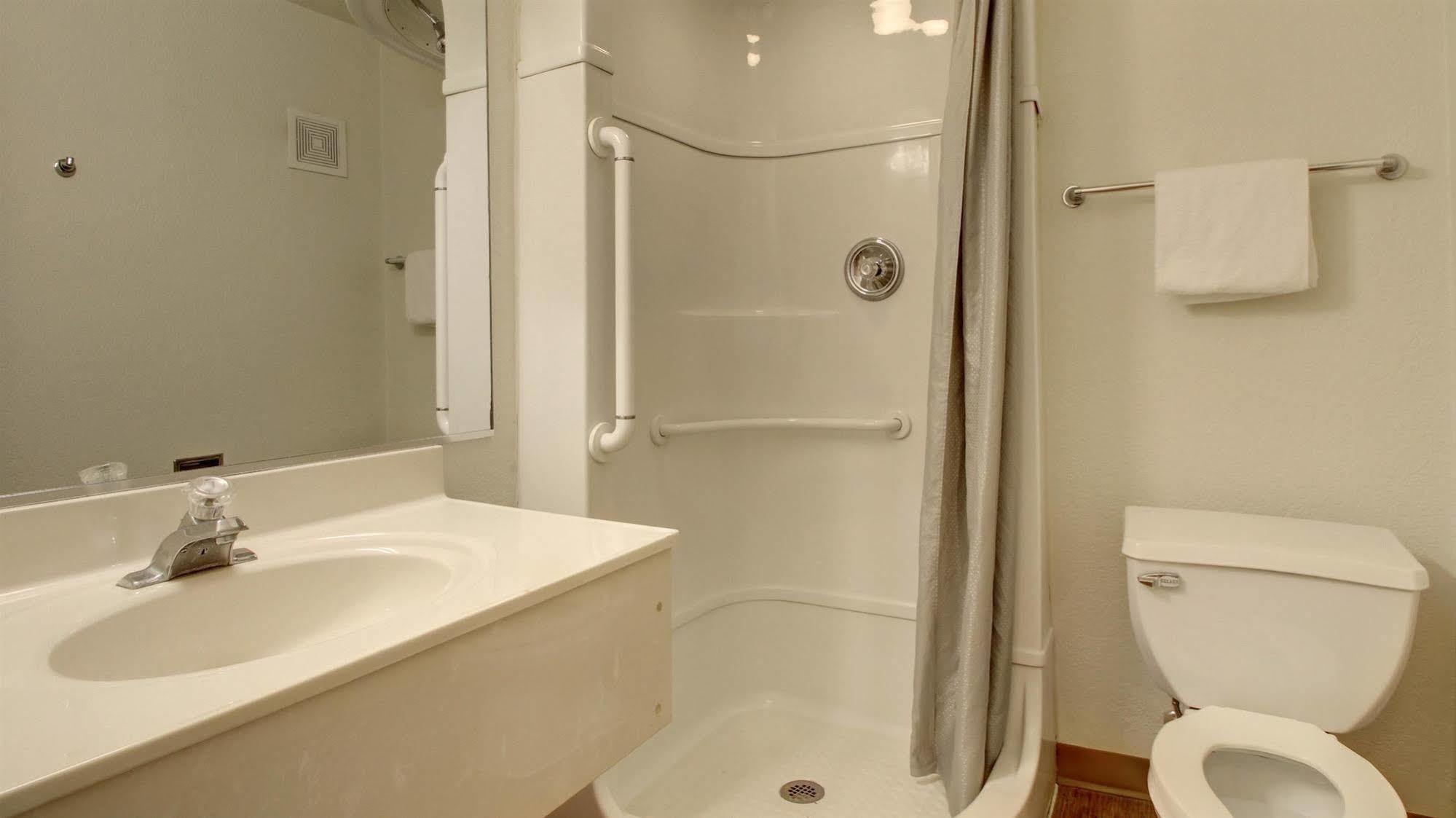 6 Hotel Elizabethtown