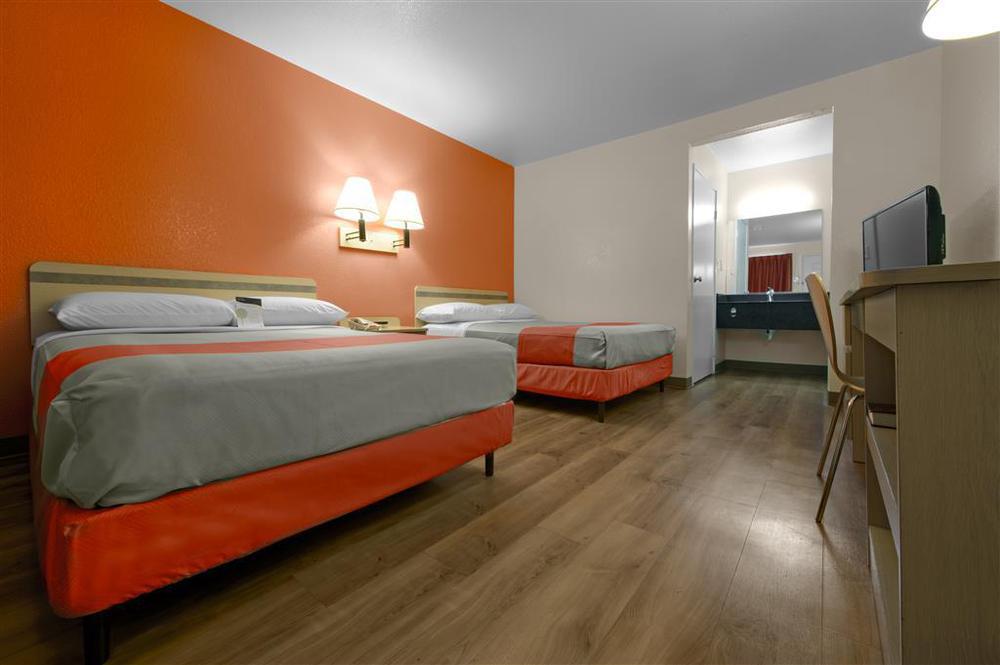 6 Hotel Elizabethtown